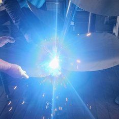 Die Blätter werden mit Schweißpunkt „angeheftet“/N. Rabenstein